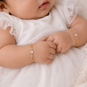 สร้อยข้อมือทองคำ 18k รูปหงส์ ประดับเพชรทรงลูกบาศก์ ดีไซน์หรูหรา ขัดเงาอย่างดี เหมาะสำหรับผู้หญิง สวมใส่ได้ทุกวัน - Product Image 1
