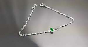 Pulsera de Jade Pequeña, Plata de Ley, Estilo Moderno y Minimalista, Piedra Ovalada Verde Pequeña, Joyería de Jade Genuino - Product Image 2
