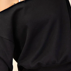 Sweat-shirt d'hiver noir Bardot surdimensionné doublé pour femme, col rond, confortable, style streetwear, avec logo personnalisé Greek Life - Product Image 5