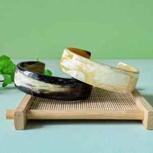 Bracelets et manchettes artisanaux en corne naturelle, écologiques, de luxe, pour la décoration de table, par AL AML;IK CRAFT - Product Image 1