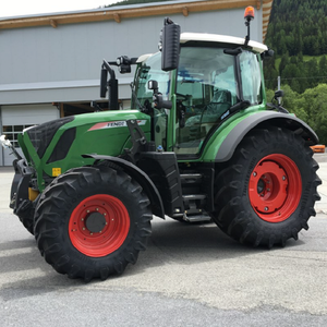 Tracteur Fendt offrant des performances puissantes sur le terrain, des composants durables, une traction 4x4, des commandes confortables et une efficacité optimale. - Product Image 2