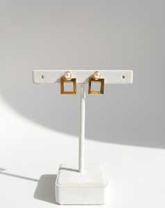 Pendientes Geométricos de Latón Chapado en Oro con Diseño Cuadrado de Perla de Imitación, Joyería Moderna para Mujer, Ideal para Fiestas - Product Image 1