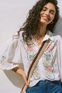 เสื้อเชิ้ตผู้หญิงปักลายละเอียดอ่อน ทำมือจากผ้าฝ้ายรักษ์โลก ดีไซน์สวยหวาน แขนทรงบอลลูน ติดกระดุม - Product Image 5