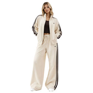 Conjunto Deportivo de Dos Piezas para Mujer, Chaqueta con Cierre y Pantalones Anchos de Felpa Suave, Ropa de Estar con Detalle de Raya Lateral - Product Image 1