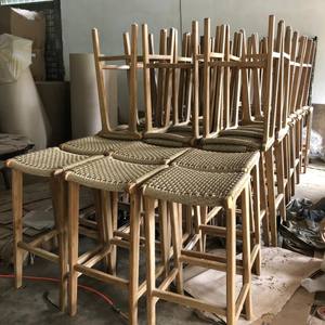 Tabouret de bar scandinave en teck massif avec assise en rotin tressé naturel, dossier bas, chaise de comptoir pour hôtel, café, restaurant - Product Image 6