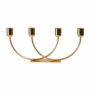 Porte-bougie moderne en métal doré à 4 bras, élégant centre de table incurvé en forme de U pour la décoration intérieure, les mariages et les événements - Product Image 1