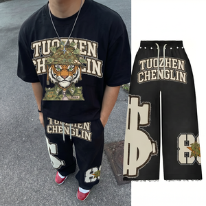 Conjunto de Dos Piezas con Estampado Gráfico Retro Vintage, Camiseta Corta con Estampado de Tigre y Pantalones Deportivos Anchos Holgados, Ropa Deportiva Urbana para Hombre - Product Image 1