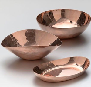 Bols gigognes texturés en or rose avec des motifs intérieurs côtelés et géométriques complexes. Tendance. Disponible au prix de gros. - Product Image 2