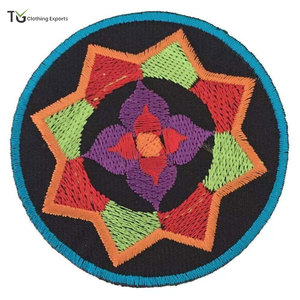 Patchs brodés légers sur mesure de nouvelle conception fabriqués au Pakistan - Product Image 1