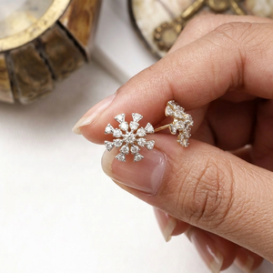 Pendientes de Oro Amarillo Sólido de 14K con Diamantes Naturales en Forma de Racimo Floral, Joyería Fina, Memoria Jewels - Product Image 2