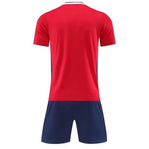 Ensemble de maillot et short de football personnalisés avec matériau léger, coutures renforcées, panneaux ventilés et confort athlétique - Product Image 6