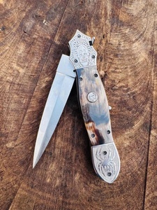 Cuchillo de bolsillo plegable de acero de Damasco hecho a mano con mango de madera y funda de cuero, cuchillos de supervivencia al por mayor, Pasha Enterprises - Product Image 1