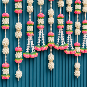Guirnalda Colgante de Perlas de Loto Rosa y Jazmín, Decoración Floral para Puerta, Decoración de Pared para Bodas, Mandir, Decoración del Hogar, Diseño Hecho a Mano - Product Image 3