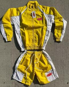 Conjunto de 2 Piezas Personalizado, Chaqueta Cortavientos de Nailon, Conjunto Deportivo Corto - Product Image 1