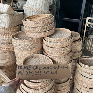 Plateau rustique en rotin tressé avec cadre en bois, planche de service pour station café, rangement de comptoir de cuisine, cadeau élégant pour la maison - Product Image 3