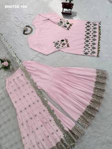 Conjunto elegante de fiesta en crepé francés con bordado de hilo y gran trabajo de espejos, estilo sharara, con dupatta, de proveedor de Surat. - Product Image 5