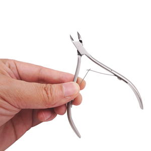 Coupe-cuticules en acier inoxydable à mâchoires larges pour manucure et pédicure, idéal pour les ongles des mains et des pieds - Product Image 5