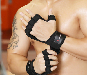 Gants de sport Shunpan à demi-doigts en cuir PU noir avec sangle de poignet réglable, antidérapants, respirants, pour la musculation, unisexe - Product Image 5