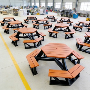 Ensemble <span class=keywords><strong>de</strong></span> meubles <span class=keywords><strong>de</strong></span> jardin d'extérieur sur mesure, résistant à l'eau, avec <span class=keywords><strong>table</strong></span> et bancs en plastique et en bois - Product Image 1