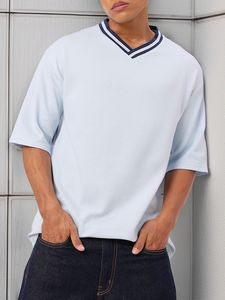 Camiseta de Algodón de Lujo con Cuello en V para Hombre, Estilo Urbano, Hombros Caídos, Diseño Liso, Material Suave al Tacto, Comodidad Relajada - Product Image 2