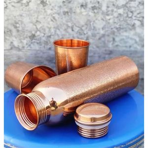 Ensemble de bouteille d'eau en cuivre pur faite à la main avec 2 verres gravés, bienfaits ayurvédiques pour la santé, anti-fuite, sport, yoga, récipient en cuivre 1L - Product Image 1