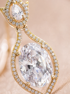 Boucles d'oreilles pendantes classiques en or 18 carats plaqué or, serties de diamants ovales et de perles d'eau douce, pour femme, bijoux de mariage, sertissage à griffes - Product Image 5