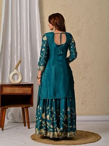 Conjunto Tradicional Étnico Indio-Pakistaní de Lehenga, Top y Dupatta, en Georgette con Bordado, Completamente Cosido, en Seda Texturizada, Estilo Moderno - Product Image 5
