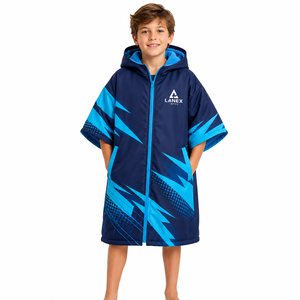 Bata de Cambio Impermeable para Niños con Capucha, Personalizada |   Poncho de Toalla con Forro Polar Cortavientos para Natación, Playa y Deportes - Product Image 1