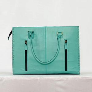 Bolso Tote de Cuero Genuino Turquesa con Patrón Floral Grabado, Cierre de Cremallera, Estilo Bohemio, para Uso Diario - Product Image 2