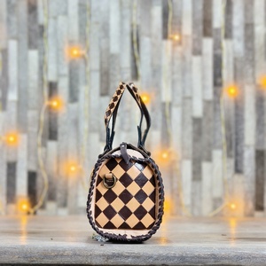 Bolso de Mano de Lujo con Diseño de Cuadros, Cierre de Cremallera, Asa Superior de Cuero, Color Marrón Premium, Gran Capacidad, Ligero - Product Image 2