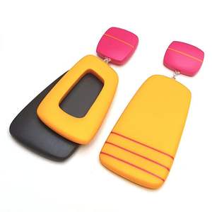 Boucles d'oreilles en résine de qualité supérieure, accessoires élégants en cristal pour les fêtes, les occasions décontractées et les occasions festives, fabriquées à la main pour une durabilité longue durée - Product Image 6