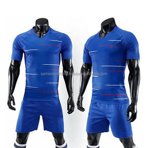 Vêtements de football bleu marine à col en V et demi-manches, uniforme de football en polyester avec logo personnalisé - Product Image 1