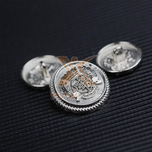 Botones de Hierro Ligeros para Uniformes Ceremoniales, Material Duradero - Product Image 2