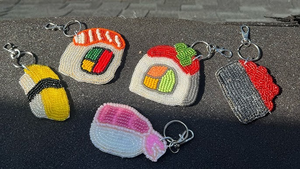 Porte-clés motif sushi brodé de perles, écologique et simple - Product Image 2