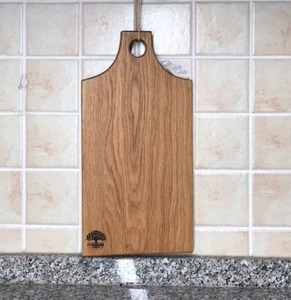 La mejor tabla de cortar de madera para uso en la cocina con una superficie gruesa y duradera para cortar carne, verduras y frutas frescas. - Product Image 1