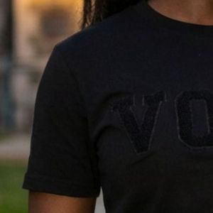 T-shirt graphique personnalisé pour femme VOTE, manches courtes, col rond, coupe décontractée unisexe, haut imprimé pour la sensibilisation électorale, mode quotidienne - Product Image 3