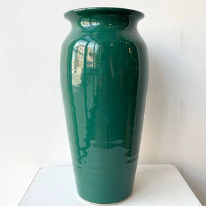 Jarrón de Cerámica Verde Esmeralda de Lujo con Diseño de Cuello Alto y Acampanado, Acabado Brillante y Aspecto Impresionante para Interiores Elegantes - Product Image 3