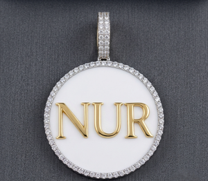 Pendentif en argent sterling 925 personnalisé avec plaque nominative « NUR » et moissanite - Product Image 1