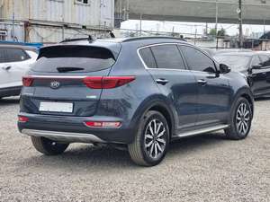 SUV compact 5 portes Diesel Automatique d'occasion 2017, modèle Sportage, véhicule urbain, toit ouvrant panoramique, HUD - Product Image 2