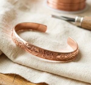 Pulsera de Cobre Sólido Magnética con Grabado de Rostro de Jefe Tribal, Joyería Metálica de Moda, Diseño Exquisito - Product Image 6