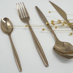 Ensemble de couverts en acier inoxydable blanc nacré exquis, design moderne et durable, respectueux de l'environnement, pour les dîners formels et les célébrations - Product Image 1