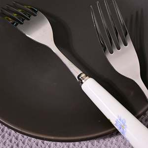 Ensemble de 2 fourchettes en acier inoxydable à manche en céramique motif marguerites – Idéal pour fruits, desserts, usage en restaurant, petite taille, compatible Halloween - Product Image 3