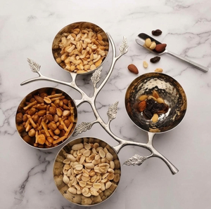 Bandeja de Servir en Forma de Árbol de Metal Plateado con 4 Tazones para Nueces, Soporte para Frutos Secos Grabado a Mano - Product Image 1