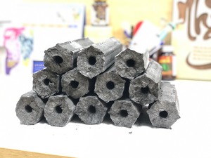 Charbon de bois de sciure de bois vietnamien de qualité supérieure pour barbecue |   Chaleur puissante et approvisionnement mondial fiable - Product Image 1