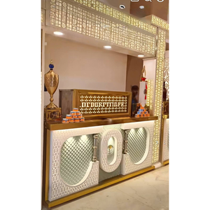 Comptoir de présentation de traiteur luxueux et doré - Product Image 1