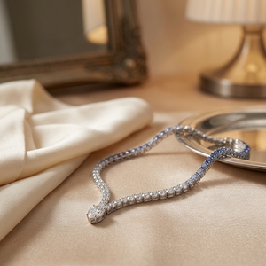 Collar de tenis tipo lariat de lujo para mujer con diamantes de laboratorio azules, corte pera, de oro blanco de 10K/14K/18K, cultivados en laboratorio y con graduación. - Product Image 2
