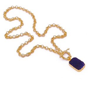 Collar con Colgante de Zafiro Teñido, Piedra de Nacimiento de Septiembre, Latón Chapado en Oro, Cristal en Bruto, Gema Curativa Hecha a Mano, Moderno para Mujer - Product Image 4