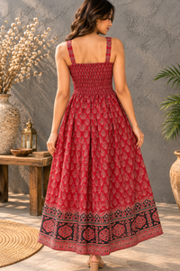 Vestido Maxi Rojo Bohemio de Algodón con Cuello Cuadrado, Estampado Floral, Cintura Imperio y Diseño Fruncido, Ideal para Vacaciones de Verano - Product Image 4