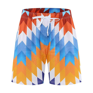 Shorts de performance élégants pour hommes, conçus pour l'extérieur, avec des imprimés graphiques numériques audacieux, en tissu respirant et confortable. - Product Image 5