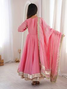 Ensemble Anarkali Lehenga en Soie Organza Tabby avec Broderie Miroir, Anarkali Lehenga de Créateur avec Gota Patti, Ensemble 3 Pièces en Dentelle Lourde - Product Image 5